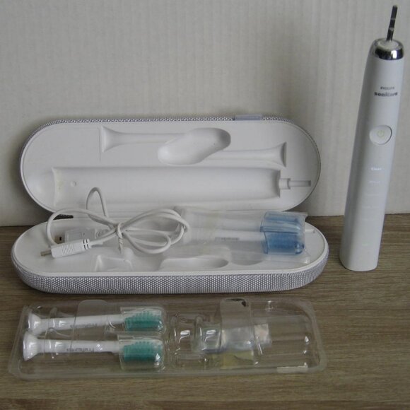 Philips Sonicare Diamond Clean Electric Travel Portable Toothbrush, HX939W - Picture 1 of 5